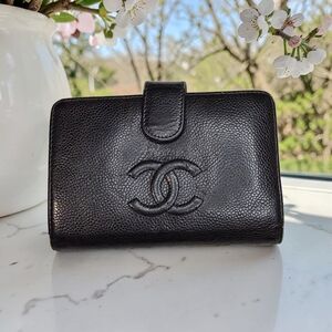 Authentic CHANEL Classic Black Leather Compact Wallet W/snap Closure